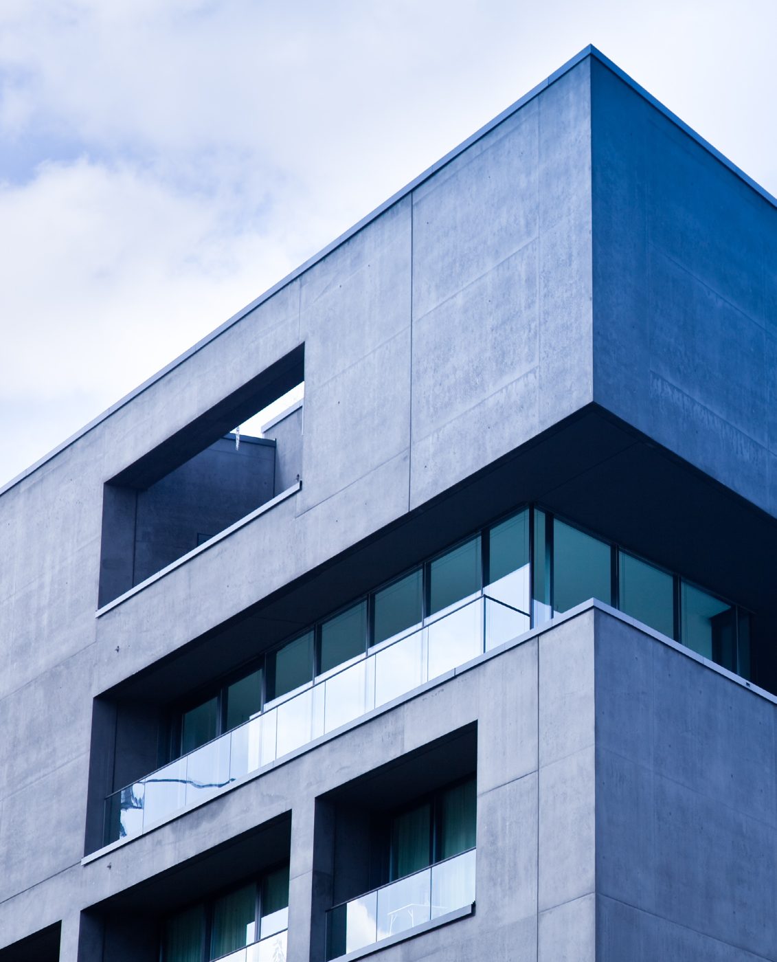Aluminium hefschuifpui met grote glasvlakken